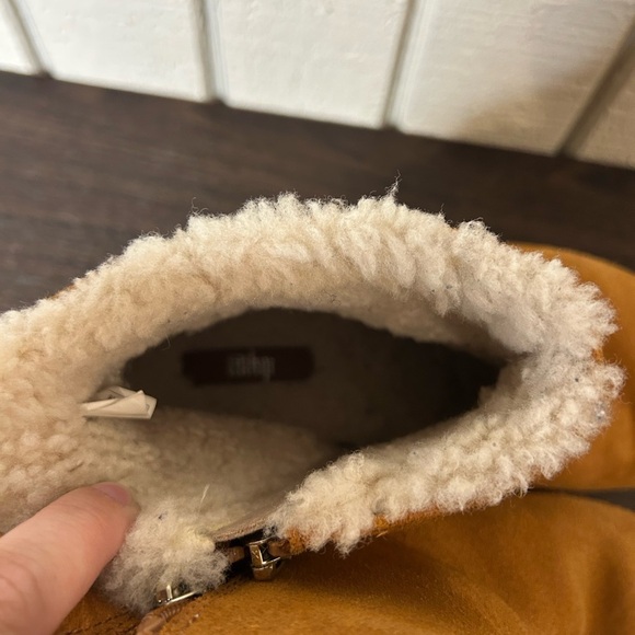 Fitflop Pilar Shearling Lined Ankle Boots, size 7. - Picture 7 of 8